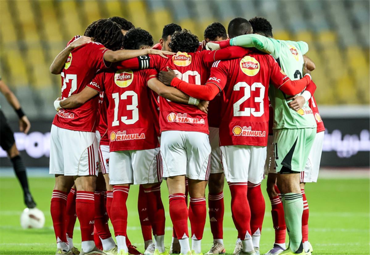 لاعب الأهلي يعلن إصابته بقطع في الرباط الصليبي