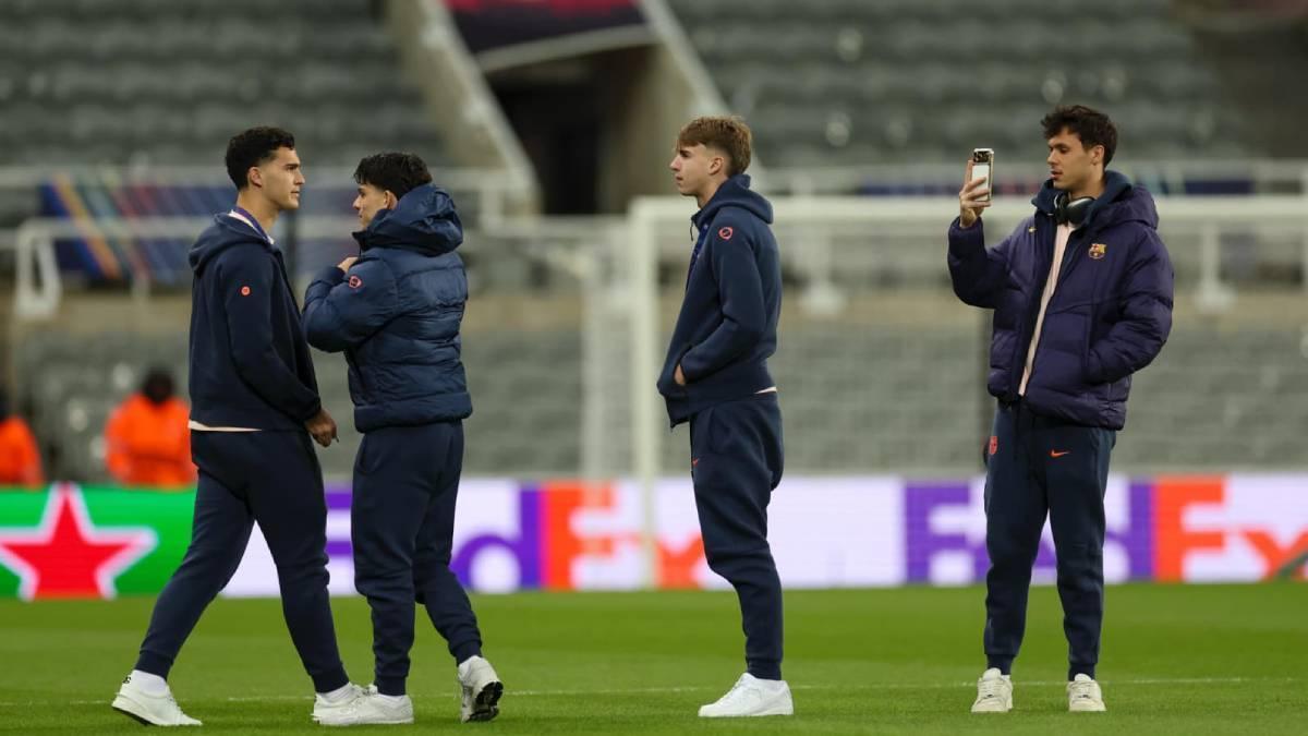 جوهرة برشلونة تنتظر المشاركة الأولى مع فليك أمام إشبيلية