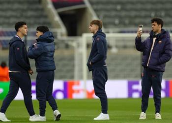 جوهرة برشلونة تنتظر المشاركة الأولى مع فليك أمام إشبيلية