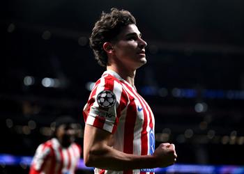 اليماني يعلق على مستقبل ألفاريز ويوجه رسالة إلى لابورتا بشأن انتخابات برشلونة