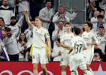 فيديو رأسية متقنة هويسن يسجل هدف ريال مدريد الثالث أمام إلتشي