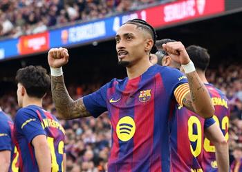 فيديو هاتريك رافينها يقود برشلونة لاكتساح إشبيلية بخماسية في الدوري الإسباني