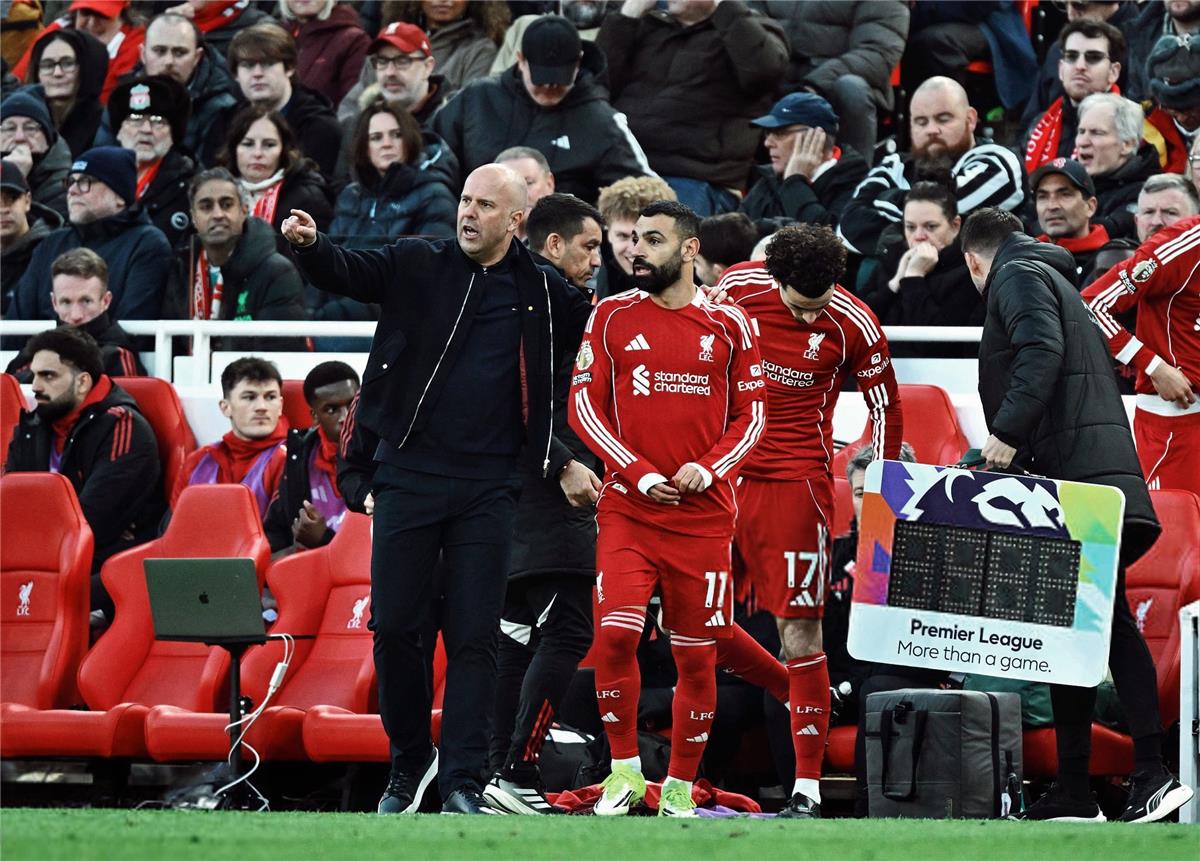 ماركا: لاعب توتنهام أجبر سلوت على الدفع بـ محمد صلاح