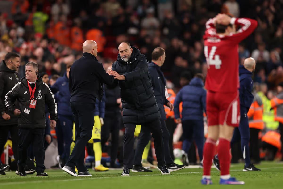 مطالبات جادة بإقالة سلوت من ليفربول قبل مباراة جالطة سراي