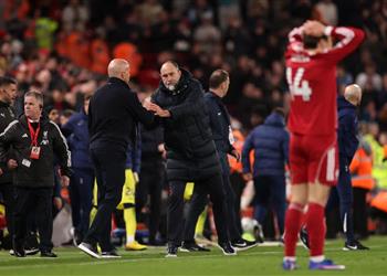 مطالبات جادة بإقالة سلوت من ليفربول قبل مباراة جالطة سراي