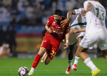 صدمة في القادسية إصابة قوية ت نهي موسم وليد الأحمد بعد التحام مع لاعب الأهلي