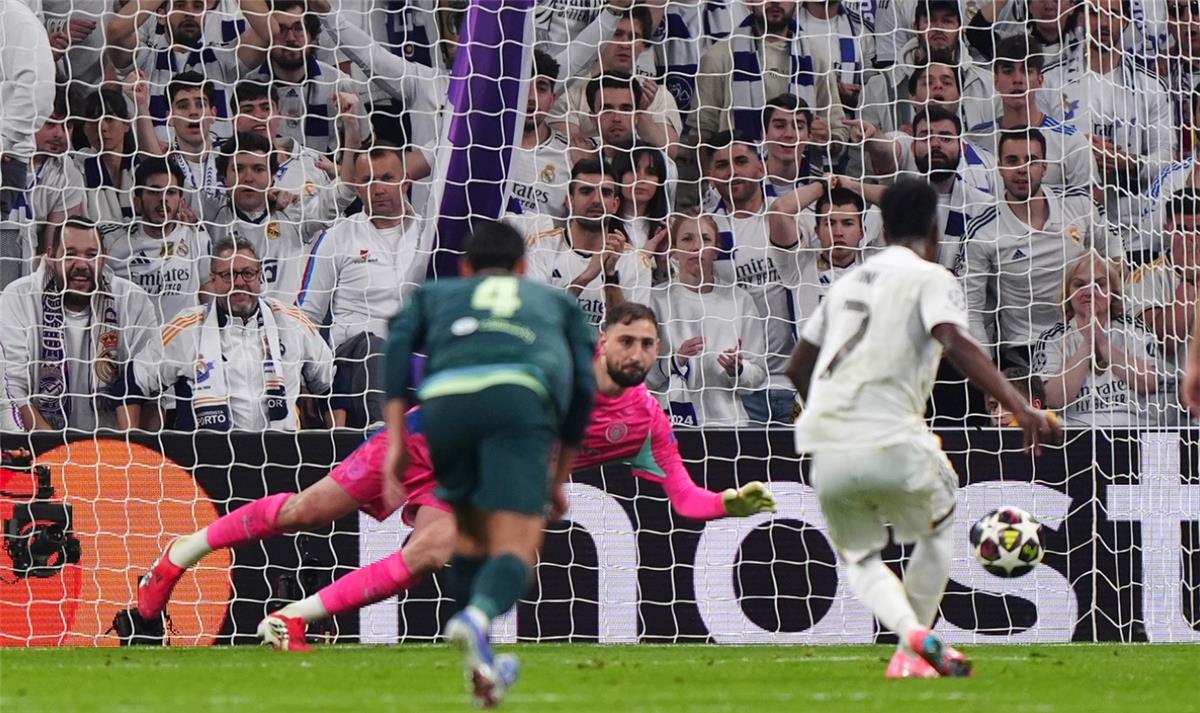 فيجو يوجه نصيحة لـ فينيسيوس بشأن تسديد ركلات الجزاء قبل مواجهة مانشستر سيتي