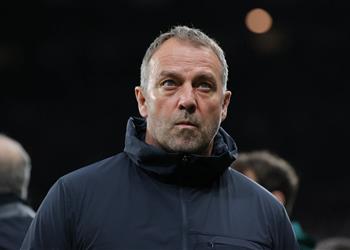 برشلونة يتمسك بموقفه تجاه مستقبل فليك والألماني يتخذ اتجاه ا معاكس ا