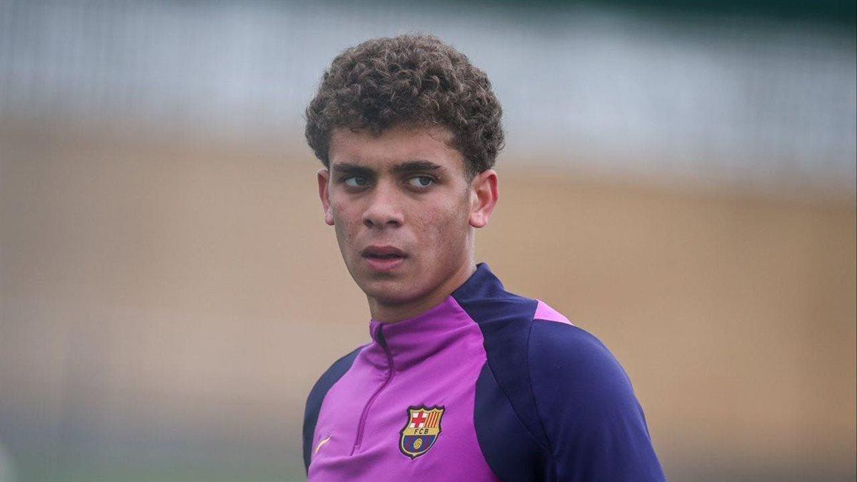 رفع سقف التوقعات.. سبورت تكشف ثقة إدارة برشلونة في موهبة حمزة عبد الكريم 