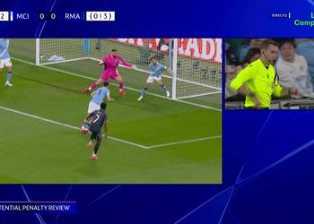 خبير تحكيمي يوضح مدى صحة طرد برناردو سيلفا وضربة جزاء فينيسيوس