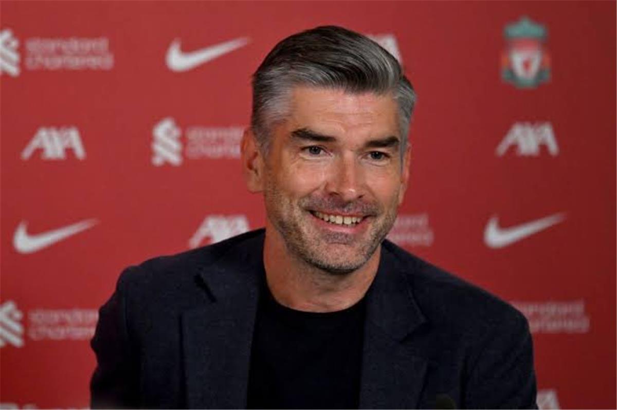 صحفي إنجليزي يوضح حقيقة رحيل مدير ليفربول إلى الهلال السعودي