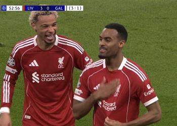 فيديو بمساهمة صلاح جرافنبيرخ يسجل هدف ليفربول الثالث أمام جالطة سراي