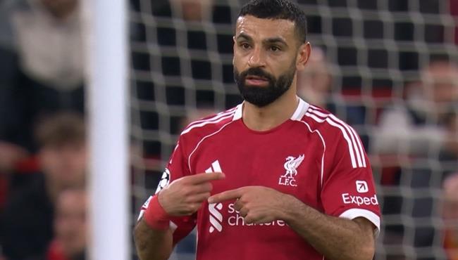 محمد صلاح يطلب التبديل في مباراة ليفربول وجالطة سراي