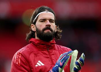 عملاقان أوروبيان يتنافسان على ضم أليسون بيكر