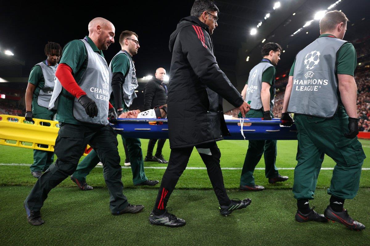 قطع بعقلة إصبعه.. تحقيق عاجل من يويفا وليفربول بعد إصابة لاعب جالطة سراي