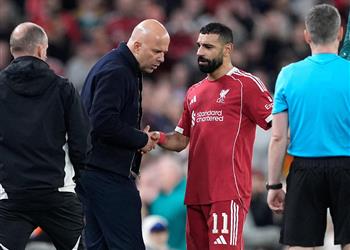 سلوت يعلن موقف محمد صلاح من مباراة برايتون ويصدم منتخب مصر