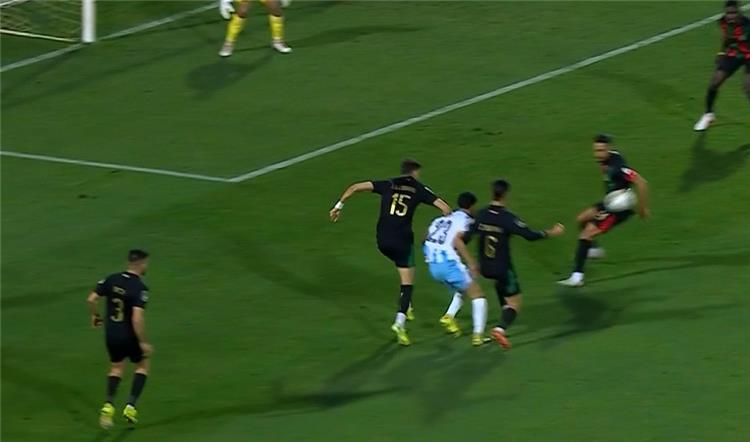 لقطة لمسة اليد على مدافع الجيش الملكي