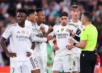 تألق لاعب ريال مدريد يجلب الاستقرار لخط الدفاع