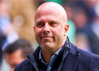 سلوت يحسم موقف إيزاك من المشاركة مع ليفربول أمام باريس سان جيرمان