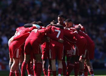 ضربة موجعة لاعب ليفربول يتعرض لإصابة مبكرة أمام برايتون ويغادر المباراة