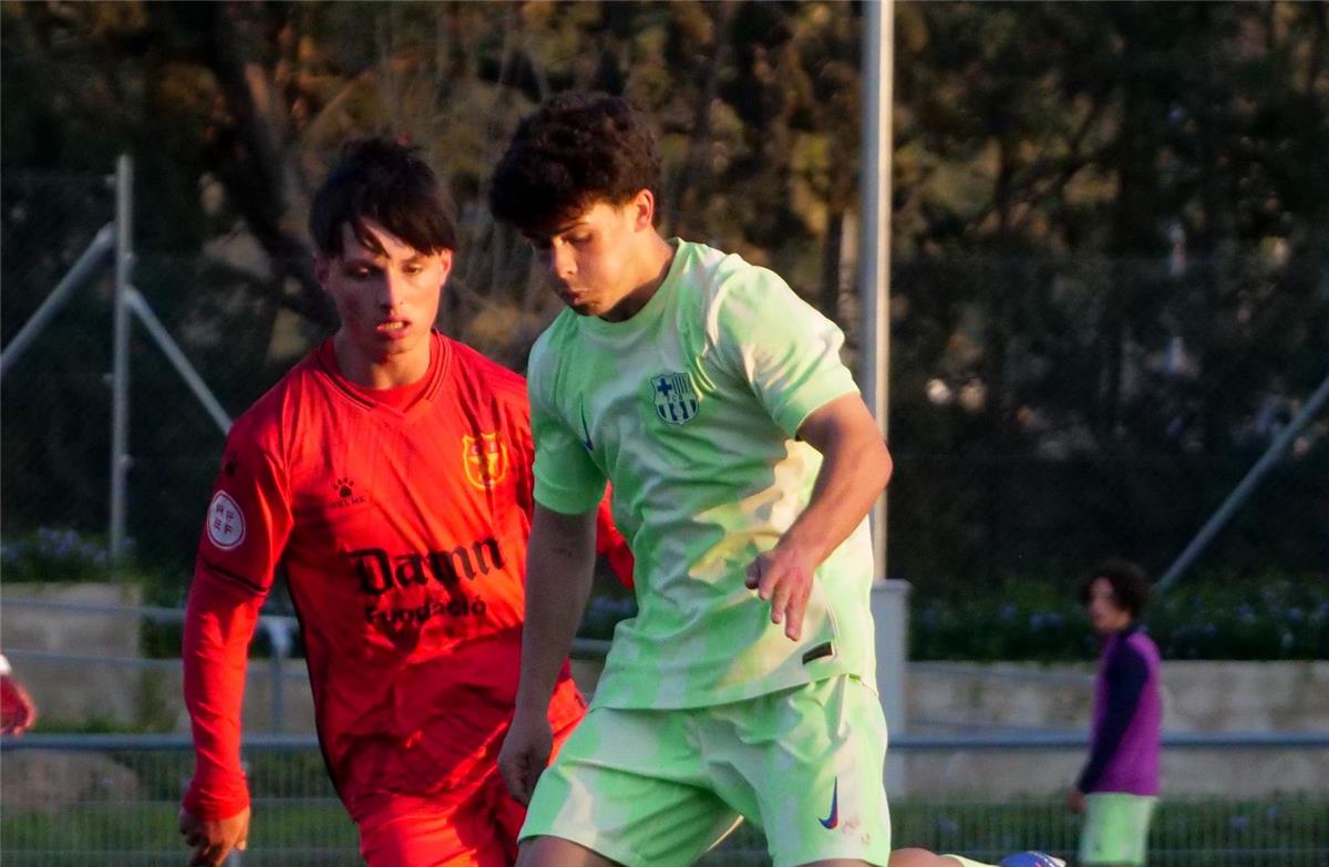 تحت أنظار حمزة عبد الكريم.. برشلونة يخسر أمام سي إف دام في الدوري الإسباني للشباب