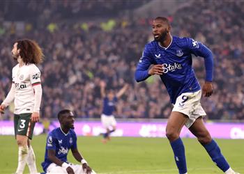 فيديو تشيلسي يرفض هدية ليفربول ويتعثر بثلاثية أمام إيفرتون في الدوري الإنجليزي