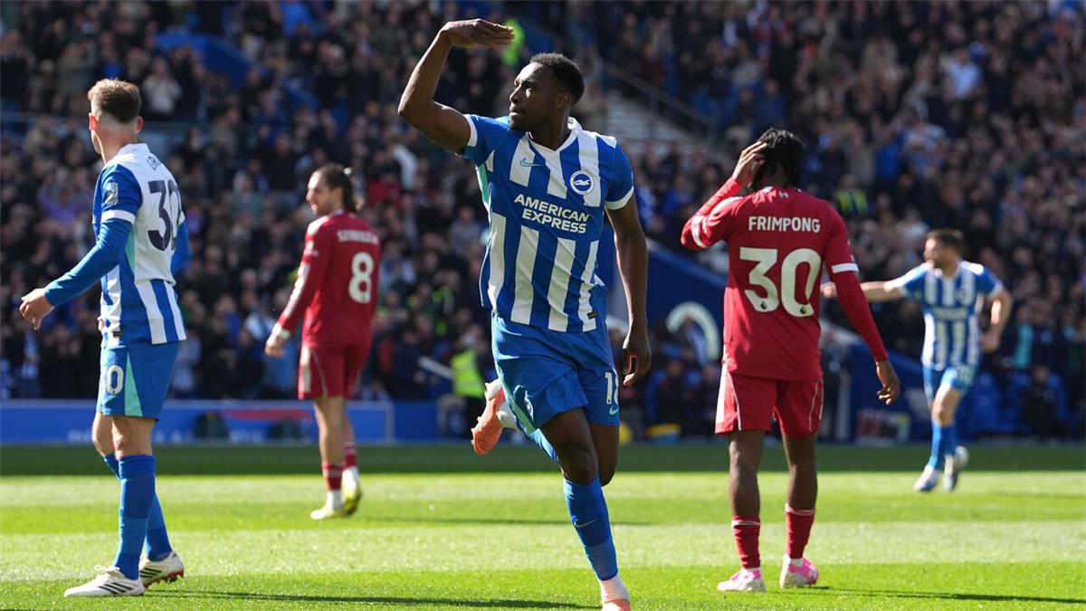 كان نائمًا.. صحفي إنجليزي يحمل لاعب ليفربول مسؤولية الخسارة أمام برايتون