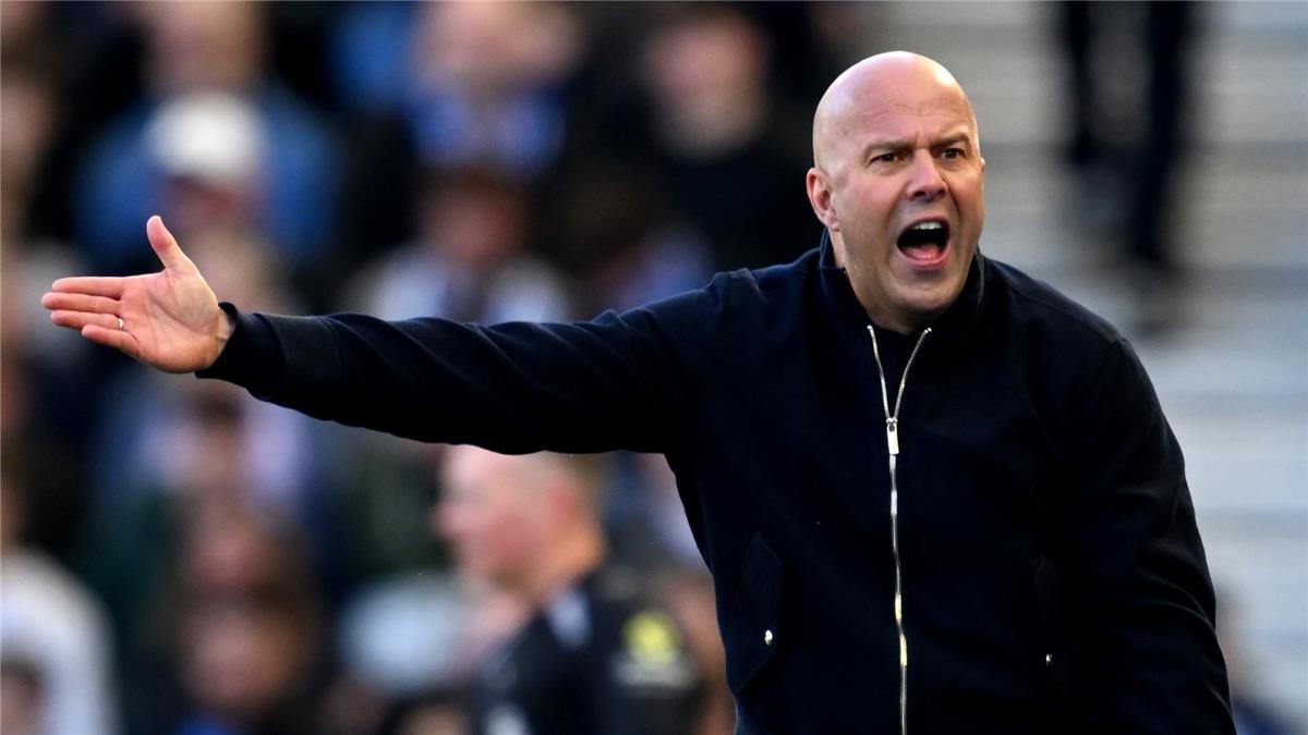 سلوت ينتقد مهاجمي ليفربول: لا أحد يريد فهم الأمر جيدًا