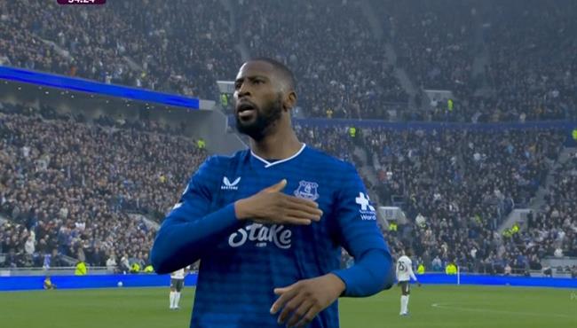 هدف ايفرتون الاول الرائع في مرمي تشيلسي بالدوري الانجليزي