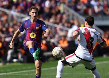 فيديو رأسية أراوخو تمنح برشلونة فوز ا صعب ا على رايو فاليكانو في الدوري الإسباني