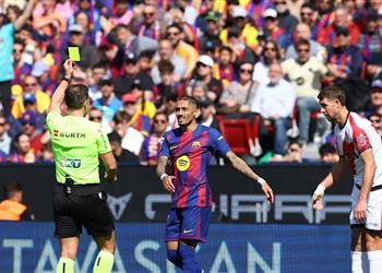 رجل مباراة برشلونة ورايو فاليكانو في الدوري الإسباني