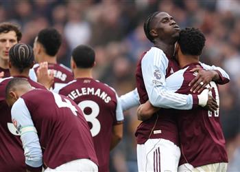 أستون فيلا يتمسك بمقعده الأوروبي بثنائية هامة أمام وست هام في الدوري الإنجليزي