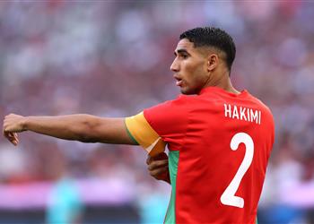 حقيقة رفض أشرف حكيمي استلام كأس أمم إفريقيا بعد قرار كاف ضد السنغال