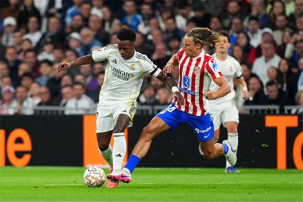 خبير تحكيمي يوضح مدى أحقية أتلتيكو مدريد في ضربة جزاء أمام ريال مدريد
