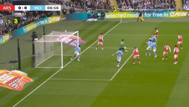 تصدي ترافورد العالمي علي ثلاث مرات يحرم ارسنال من هدف محقق