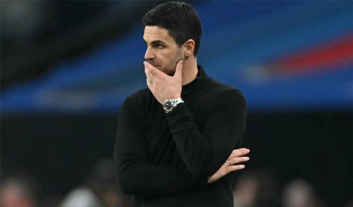 فيديو | تصرف مميز من أرتيتا لحظة تتويج مانشستر سيتي بكأس كاراباو