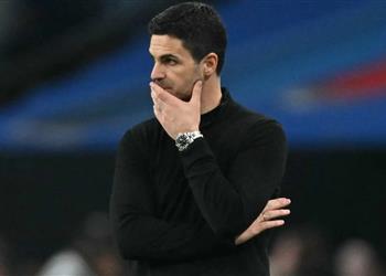 فيديو تصرف مميز من أرتيتا لحظة تتويج مانشستر سيتي بكأس كاراباو