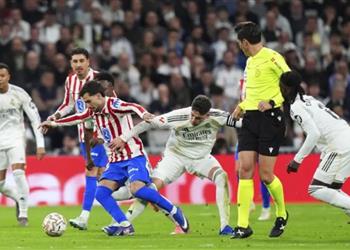 ماركا تكشف ردود أفعال لاعبي ريال مدريد على طرد فالفيردي وسبب اعتقادهم بتحيز الحكم