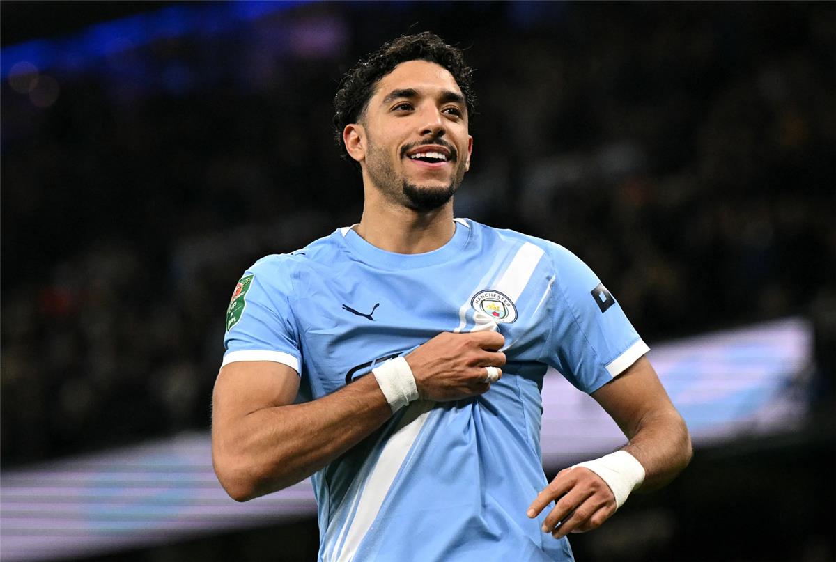 خطوة واحدة تفصل عمر مرموش عن الانضمام إلى برشلونة