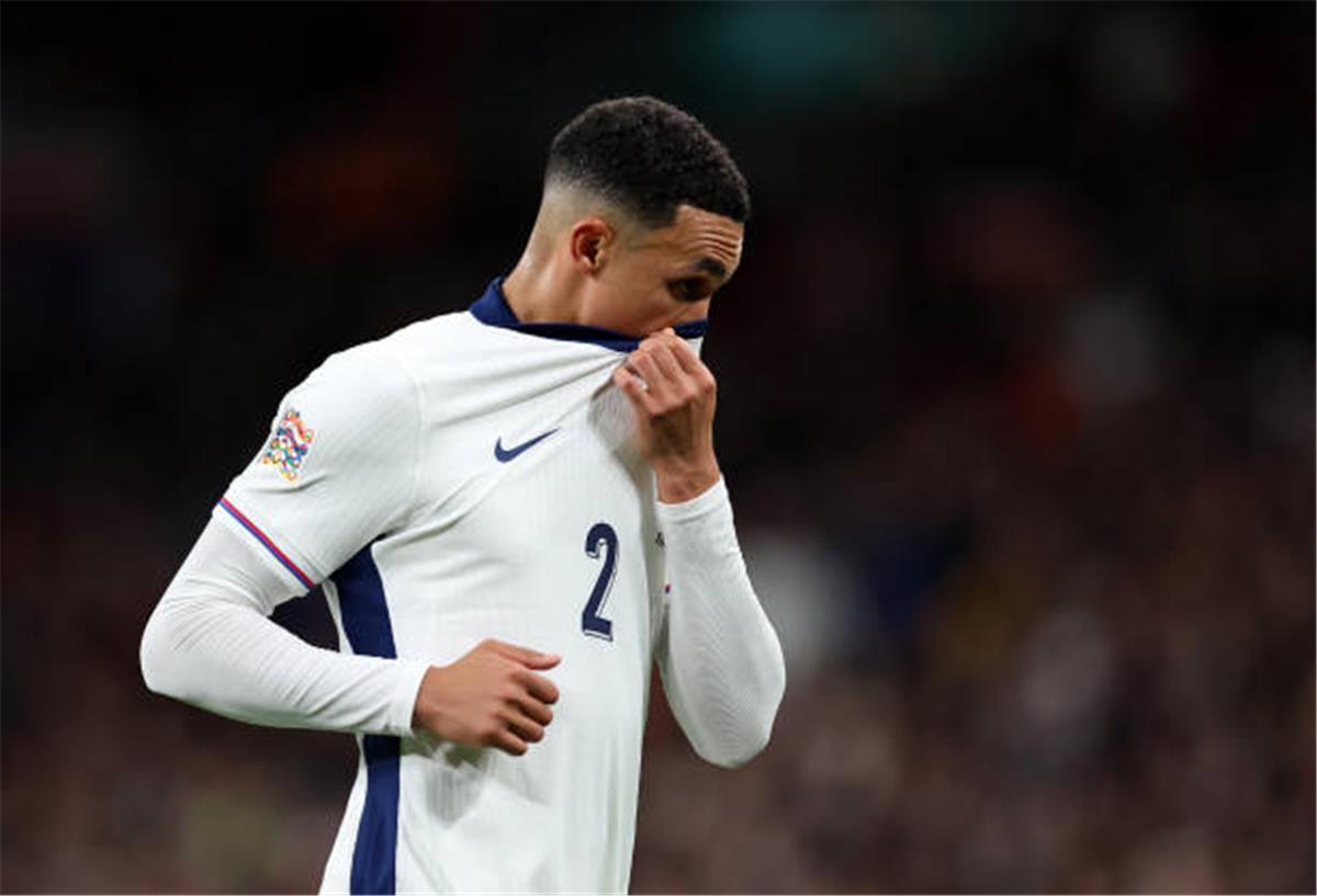 تقارير: منتخب إنجلترا يتجاهل تألق ألكسندر أرنولد مع ريال مدريد