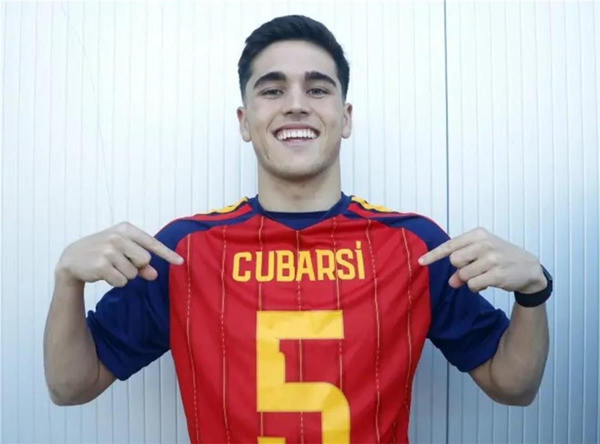 كوبارسي: اللعب ضد مصر ليس مخيباً للآمال.. وإسبانيا الأوفر حظاً للفوز بكأس العالم