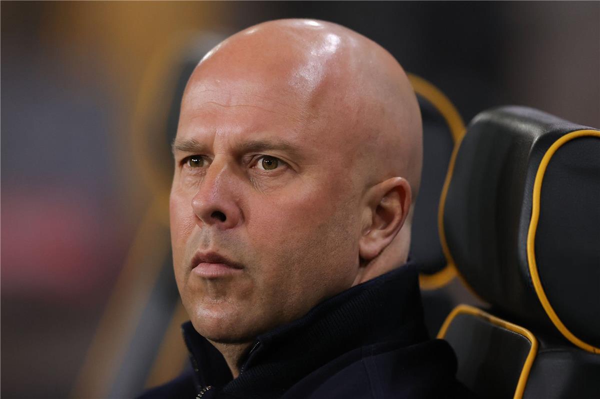 تقارير إنجليزية توضح حقيقة التكهنات بشأن تعيين ألونسو مدربًا لـ ليفربول