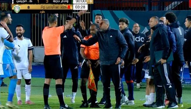 هدف لاعب طلائع الجيش وفردين من الجهاز الفني بعد الاعتراضات علي الحكم امام وادي دجلة