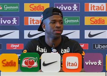 فينيسيوس لاعب برشلونة قد يكون الأفضل في العالم حاليا