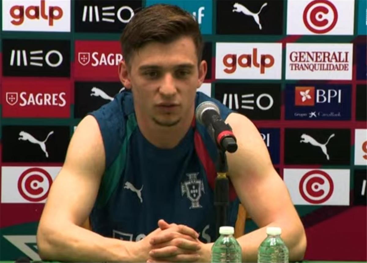 كونسيساو يحسم موقفه من تعويض رحيل محمد صلاح عن ليفربول