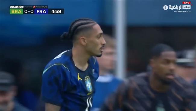 رافينيا يهدر فرصة هدف امام فرنسا في مباراة ودية