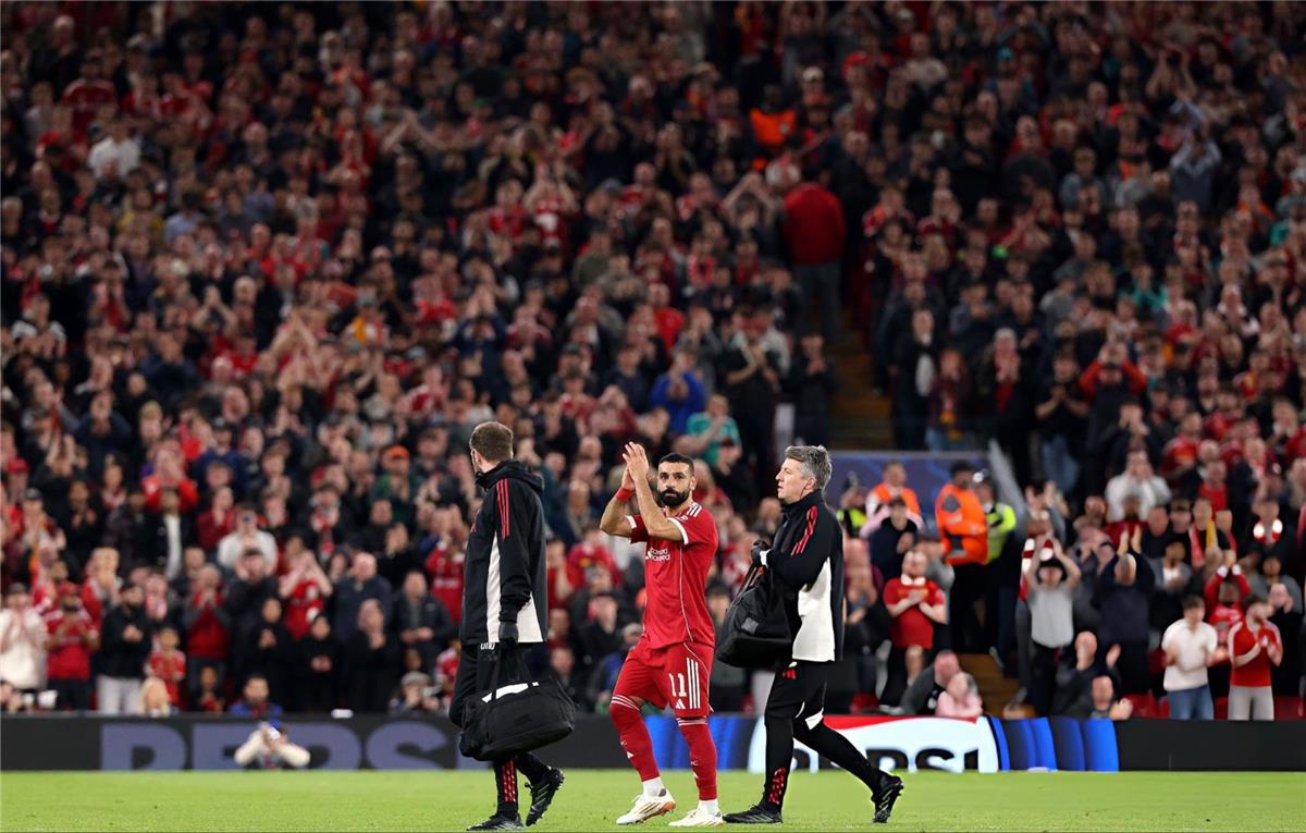 ذا أتلتيك تكشف السر وراء توقيت إعلان محمد صلاح رحيله عن ليفربول