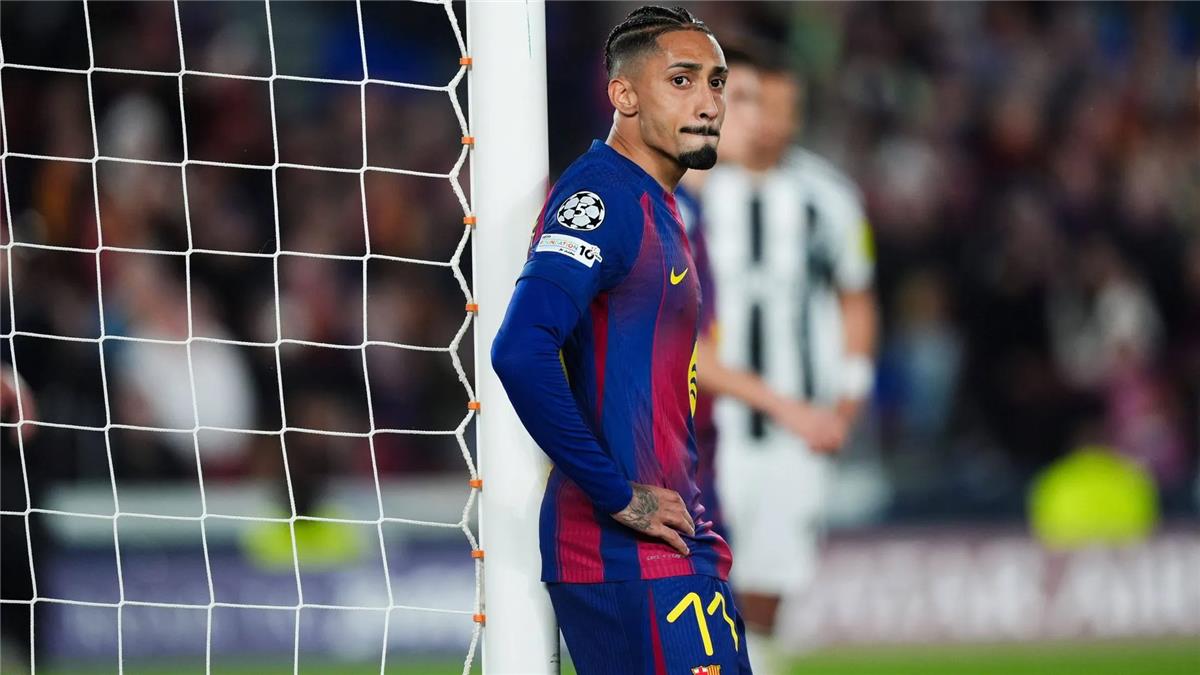 برشلونة يعلن إصابة رافينها.. ومدة غيابه
