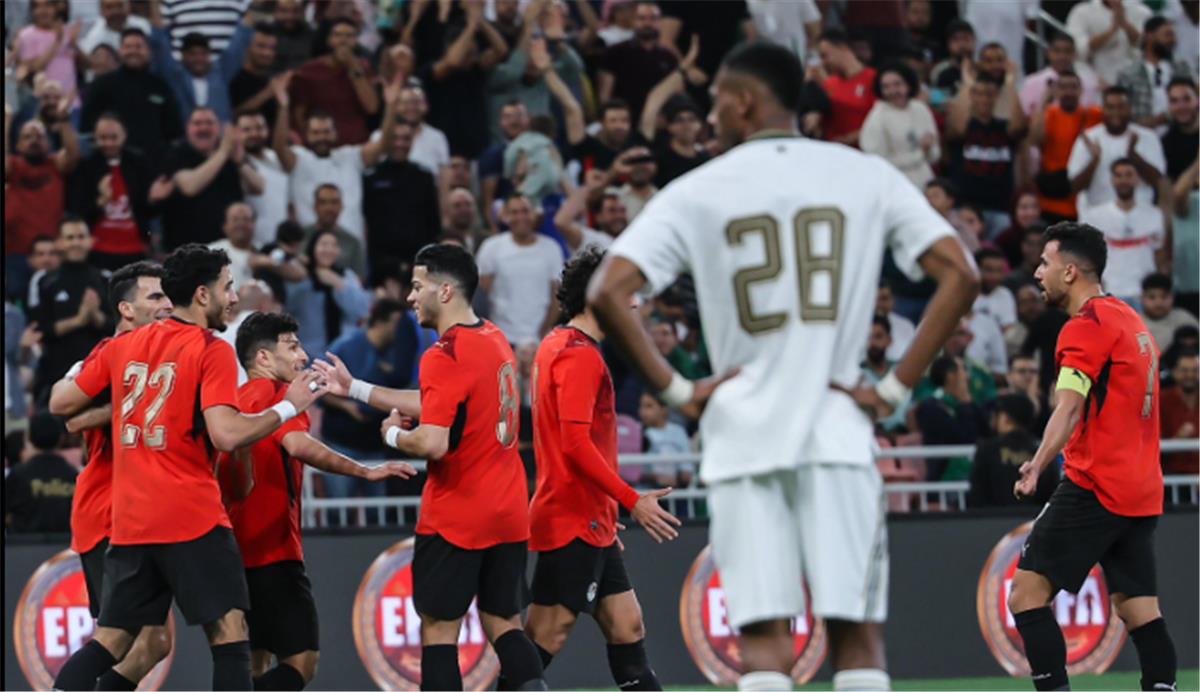 لاعب منتخب السعودية يعتذر للجماهير بعد الهزيمة الثقيلة أمام مصر