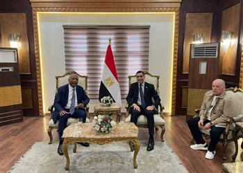 لتحديد الدول المنظمة لبطولات إفريقيا وزير الرياضة يستقبل رئيس كاف في مصر